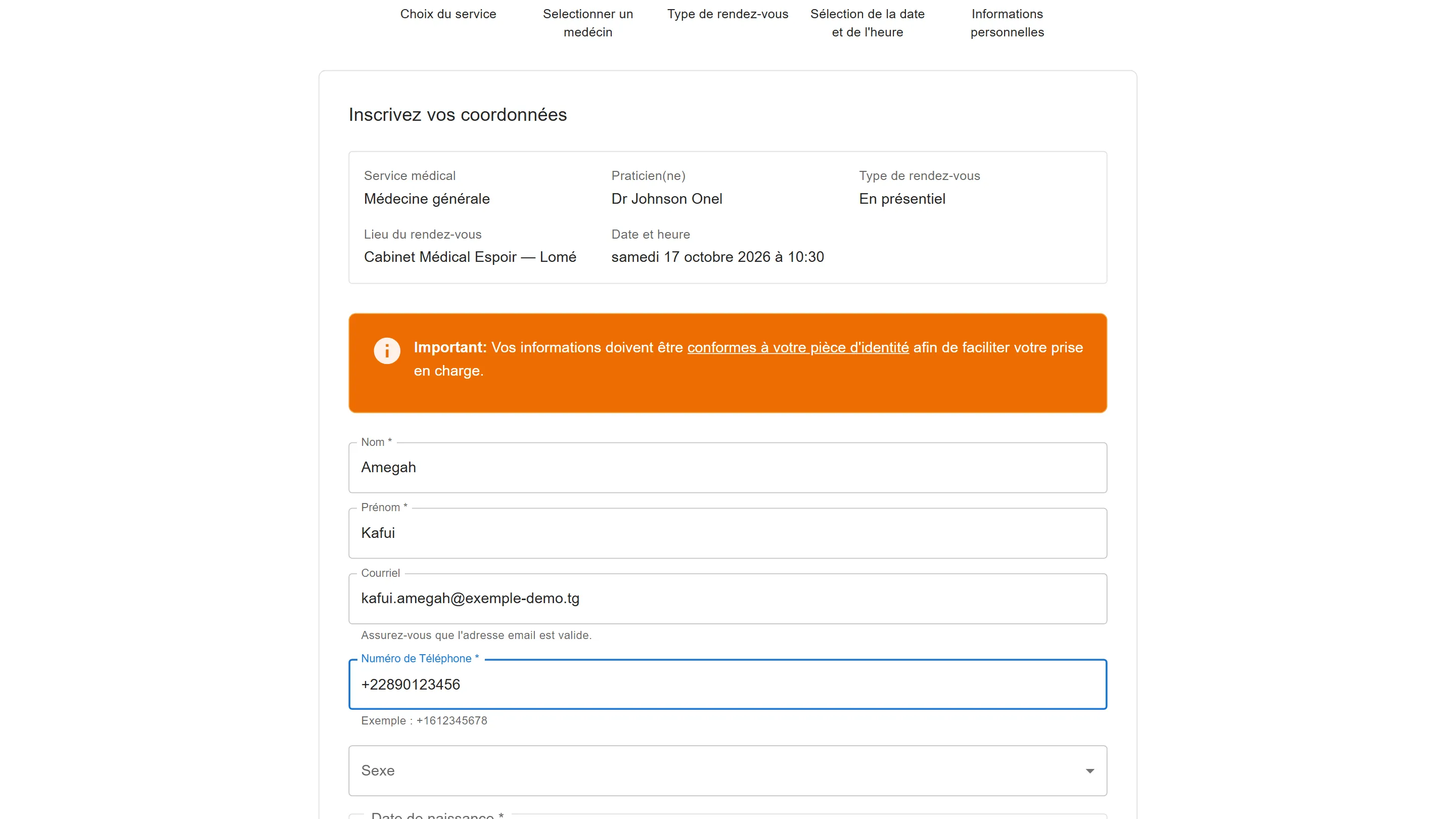 Étape Informations personnelles : le récapitulatif du rendez-vous du samedi 17 octobre 2026 à 10 h 30, l’encadré Important sur la pièce d’identité, puis le nom, le prénom, le courriel et le téléphone de Kafui Amegah